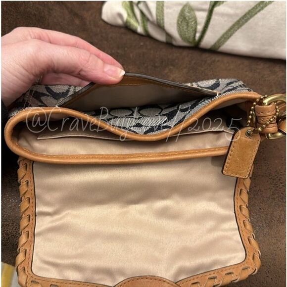 COACH BLEECKER VACHETTA FLORAL APPLIQUÉ& DENIM SIGNATURE WRISTLET LT ED EUC 2007 - Picture 14 of 17